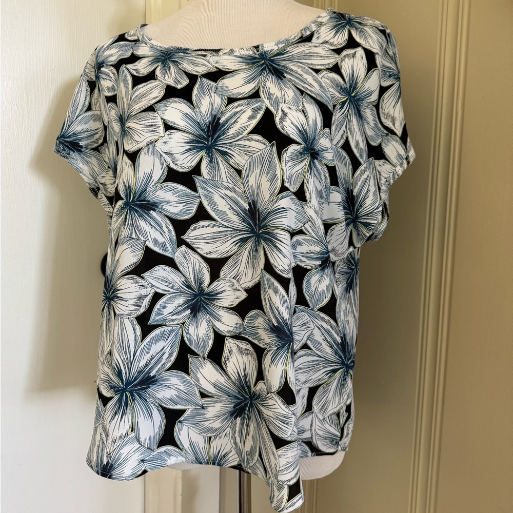 Banana Republic navy floral blouse